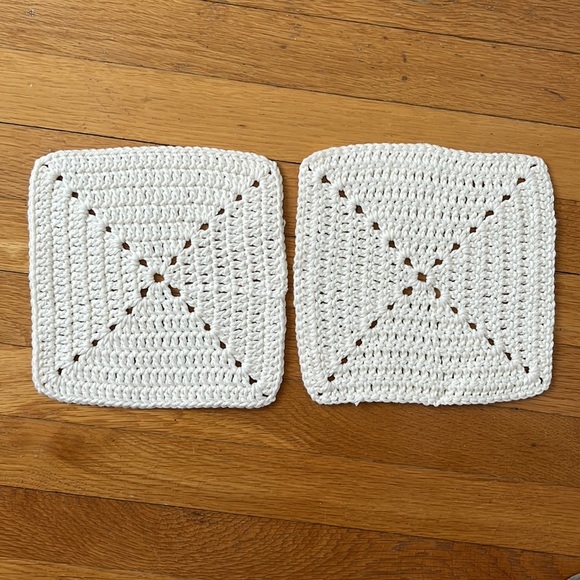 Set of 2 Handmade Crochet Ivory / Cream pot holders / doilies vintage - Picture 2 of 4
